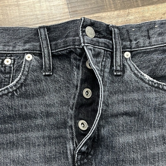 Madewell Relaxed Denim Jean Shorts Faded Black Wash Button Fly Raw Hem Sz 28 - Picture 7 of 11